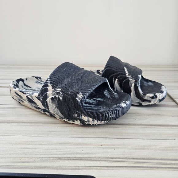 Adidas Originals Adilette 22 Men's Slide Carbon Aluminium Silver Size 6 - Picture 1 of 9